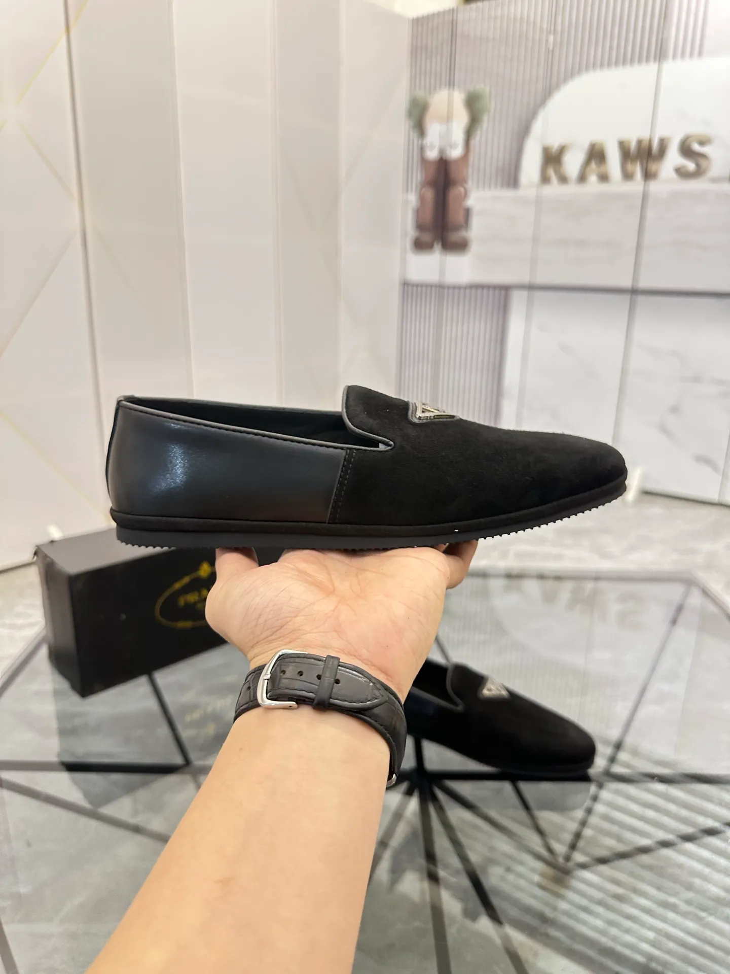Selling men's shoes 💰: 💰P460¥ Product trademark: Prada* "Prada*" slip-on shoes, lazy shoes, regular size: 38-44. (Can be customized to 45.) Product materials: imported first-layer cowhide upper, water-dyed cowhide lining, original outsole. No.: D301